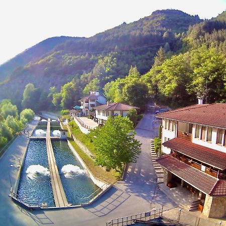 Fisherman'S Hut Family Hotel Beden Екстер'єр фото