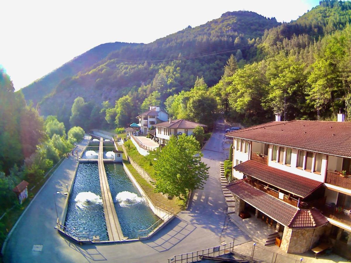 Fisherman'S Hut Family Hotel Beden Екстер'єр фото