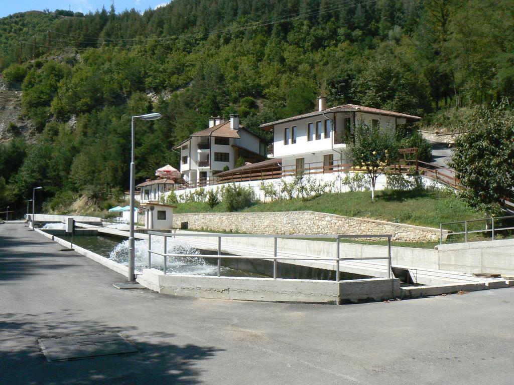 Fisherman'S Hut Family Hotel Beden Екстер'єр фото