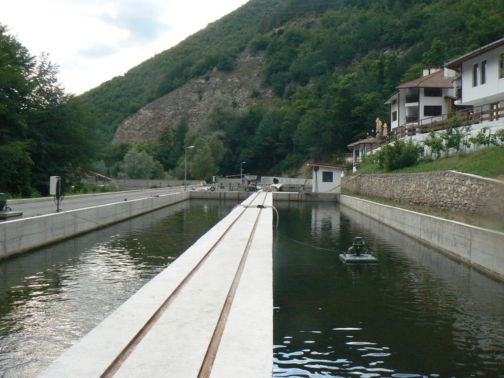 Fisherman'S Hut Family Hotel Beden Екстер'єр фото
