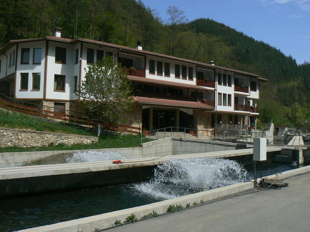 Fisherman'S Hut Family Hotel Beden Екстер'єр фото
