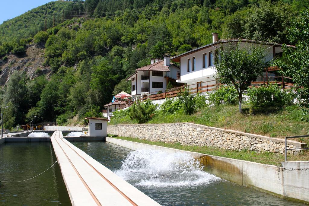 Fisherman'S Hut Family Hotel Beden Екстер'єр фото